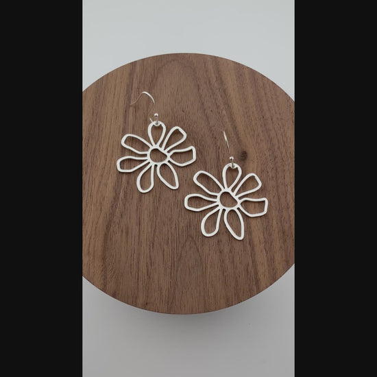 Half turn Designs Daisy Dangle Earrings video