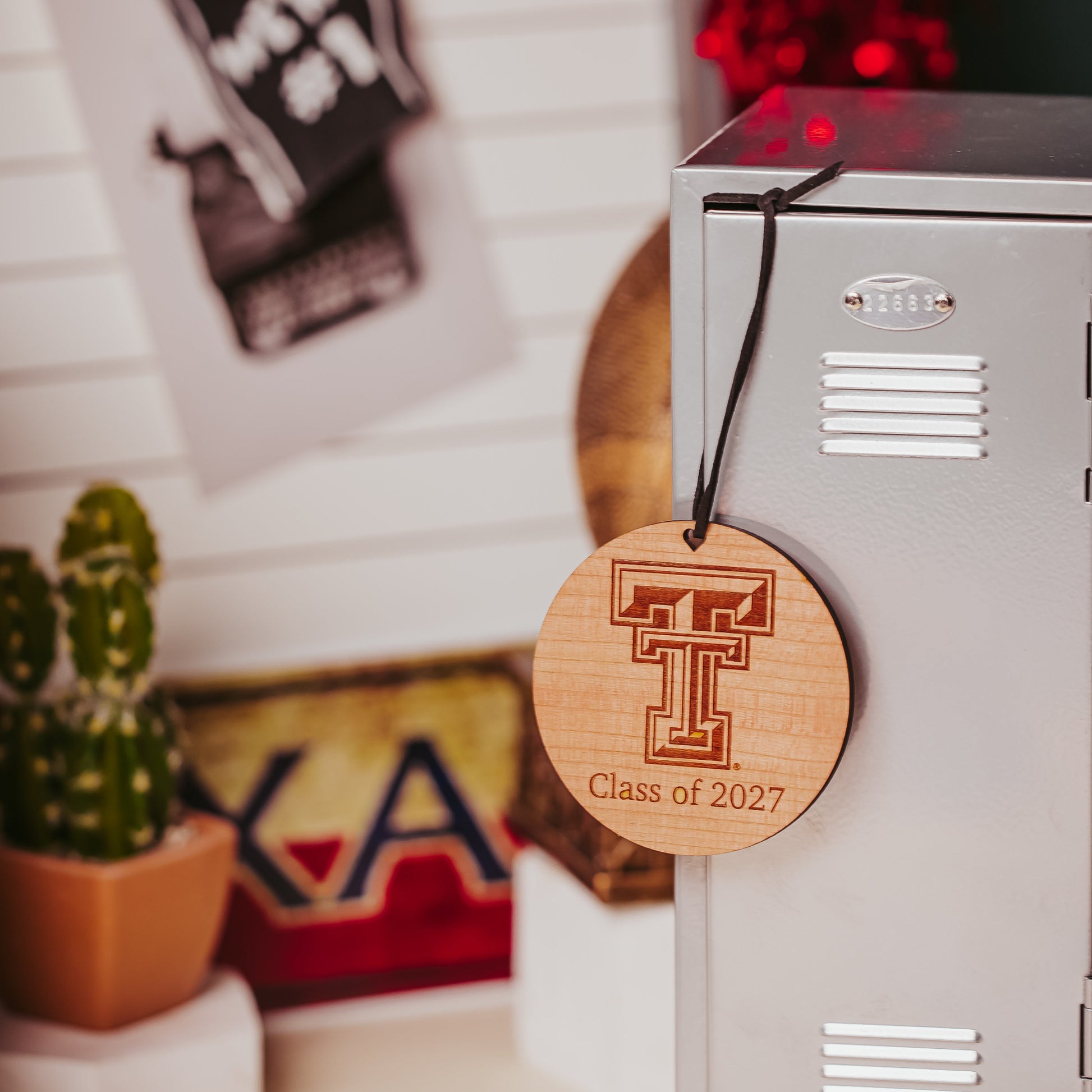 Officially Licensed Texas Tech University round wooden ornament with engraved TTU logo and 1-2 lines of personalized text. Available in cherry, mahogany or white wood finishes.