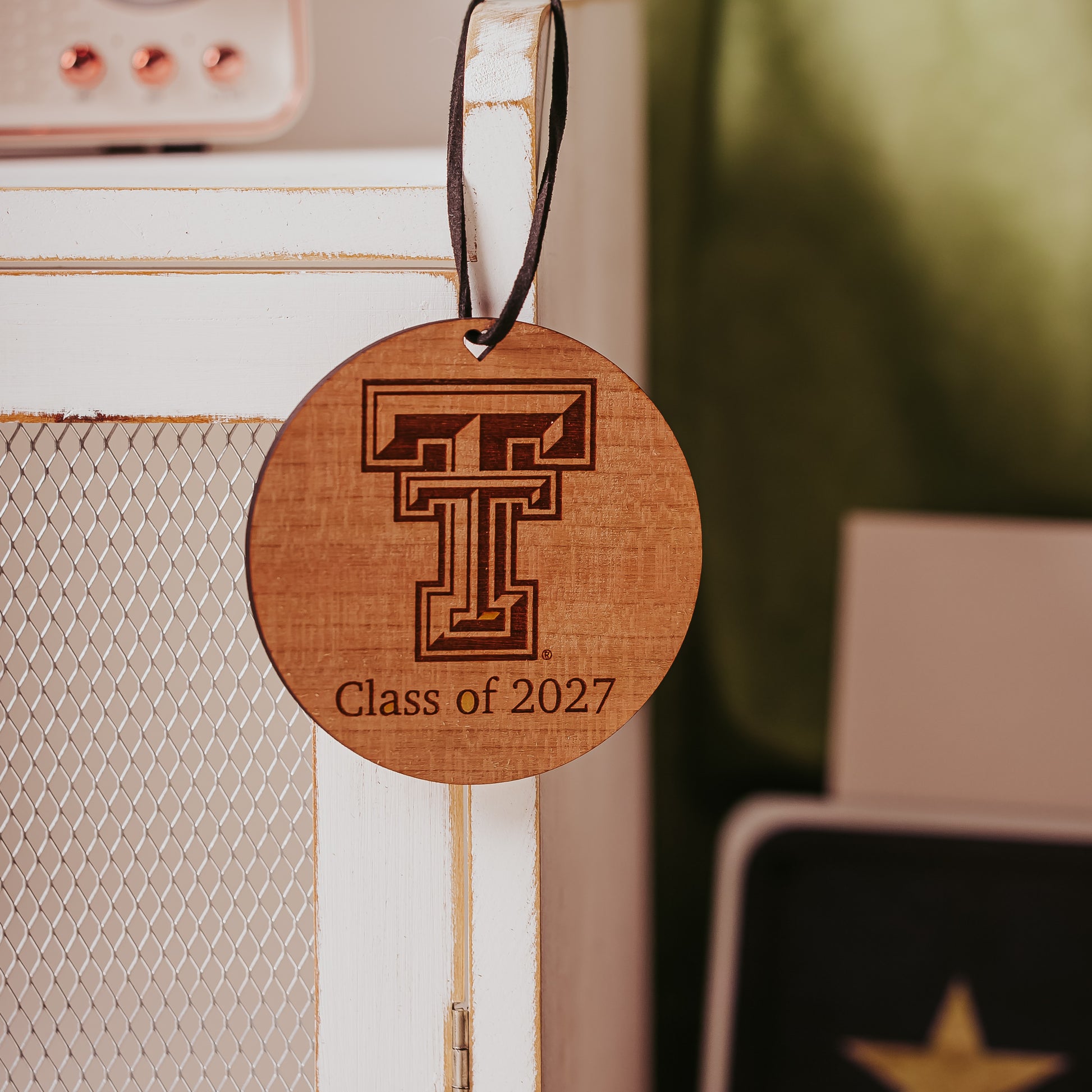 Officially Licensed Texas Tech University round wooden ornament with engraved TTU logo and 1-2 lines of personalized text. Available in cherry, mahogany or white wood finishes.