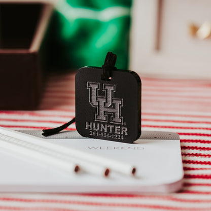 Officially Licensed University of Houston Cougars Luggage Tags by Half Turn Designs. Square luggage tag made from 1/4" black acrylic with black cord by Half Turn Designs.