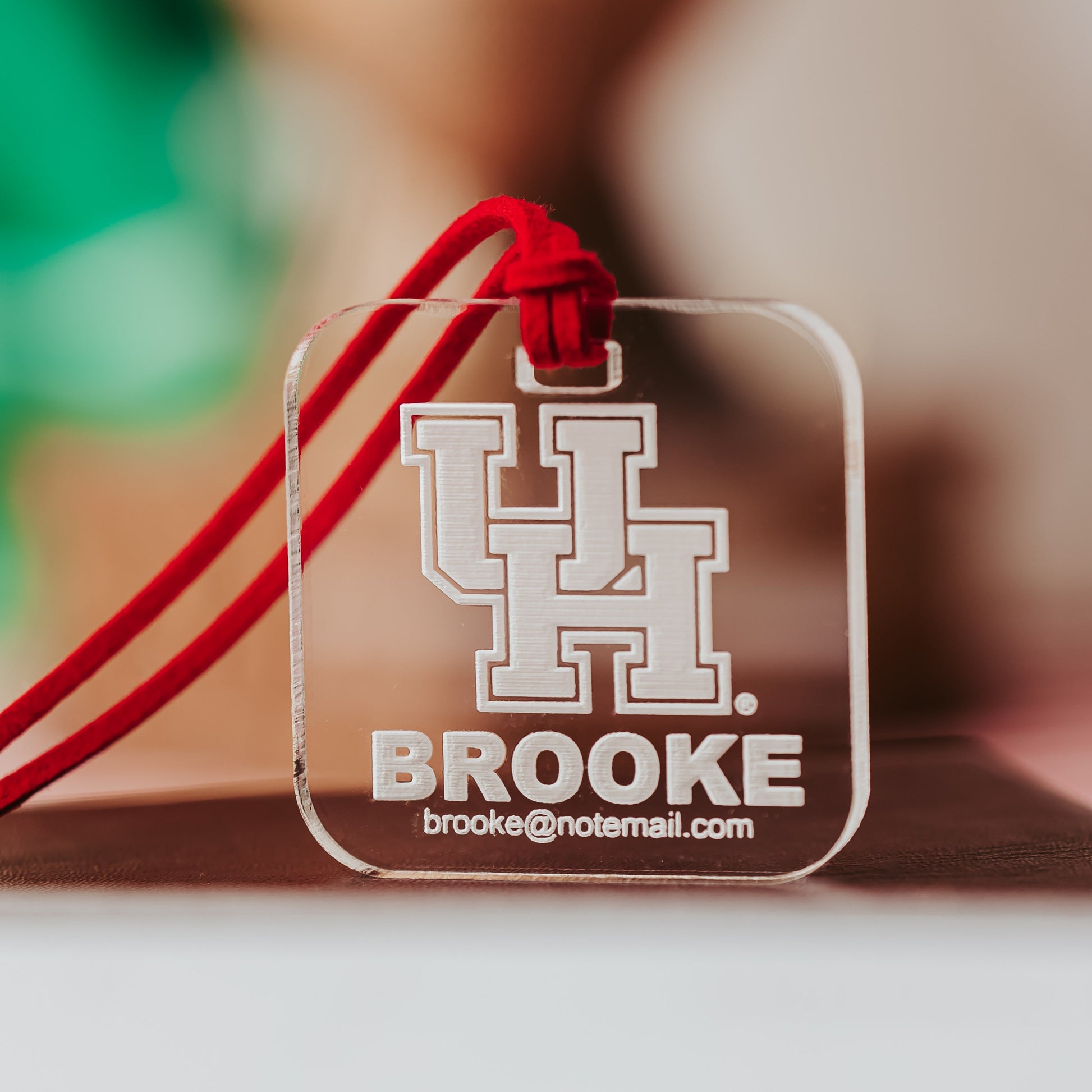 Officially Licensed University of Houston Cougars Luggage Tags by Half Turn Designs. Square luggage tag made from 1/4" clear acrylic with red cord by Half Turn Designs.